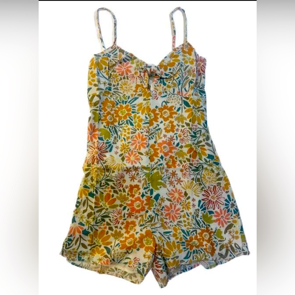 Floral Romper w/ tie closure - Picture 2 of 7
